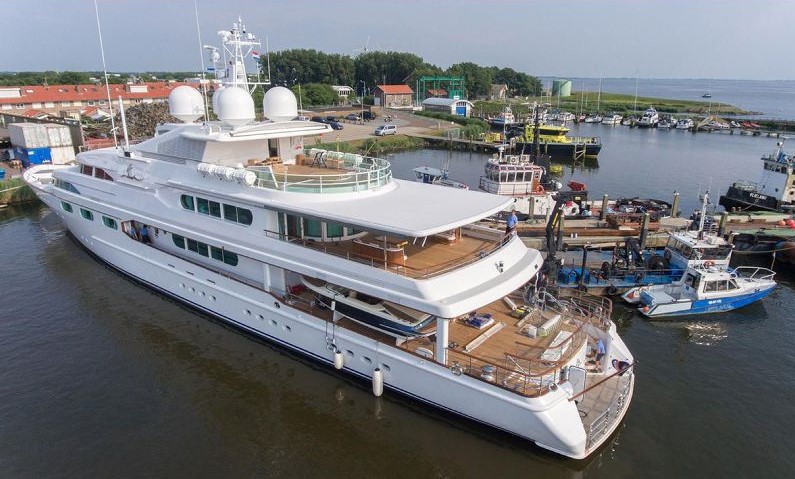 SCHIP AHOI⛵ Het is weer bijna tijd om de #boot te water te laten💦Ook dit #vaarseizoen is niets zo veranderlijk als 't weer, #ophetwater kan 't ineens omslaan &amp; bij lekker weer koelt het 's avonds flink af⬇ Vaar altijd comfy met onze #scheepsverwarming🛥 eberspaecher-benelux.nl/producten/stan…