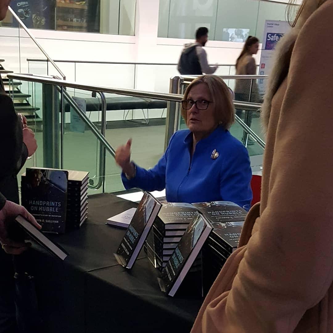 SouthKenBooks's tweet photo. A fascinating evening in the company of astronaut #kathryndsullivan last night running the bookstall for the UK launch of her book #handprintsonhubble

What an awesome woman

Thanks to @imperialcollege for inviting us

We have some signed copies available in the shop now too https://t.co/XnJoSAW2Gu