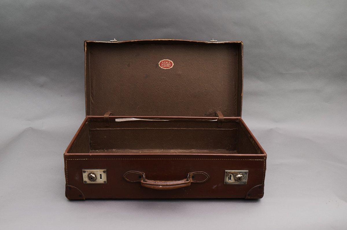 InfoAffair's tweet photo. Antique #Suitcases &amp; #Retro Cases
https://t.co/TmIYh7zjF5
Pack your belongings &amp; #travel the world with an #antique suitcase. The perfect carry on travel bags comes in sturdy leather and doubles as cool retro #storagecases. Hand luggage restrictions may apply😊 #vintagesuitcase https://t.co/fcJrVUEtEt