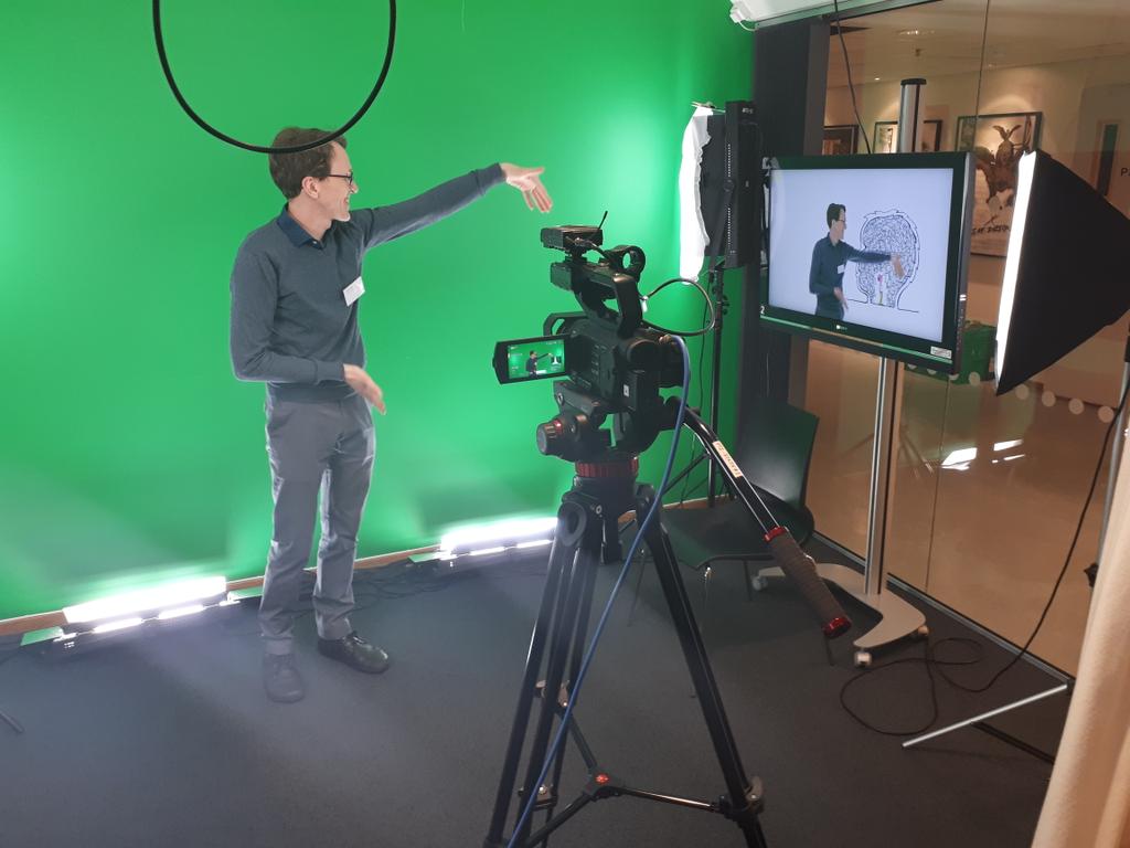 EdvinErdtman's tweet photo. Today I tried to be inside a Powerpoint! Very nice to see the professional studios at @OsloMet. #libpub2020 https://t.co/veg1psSdH2
