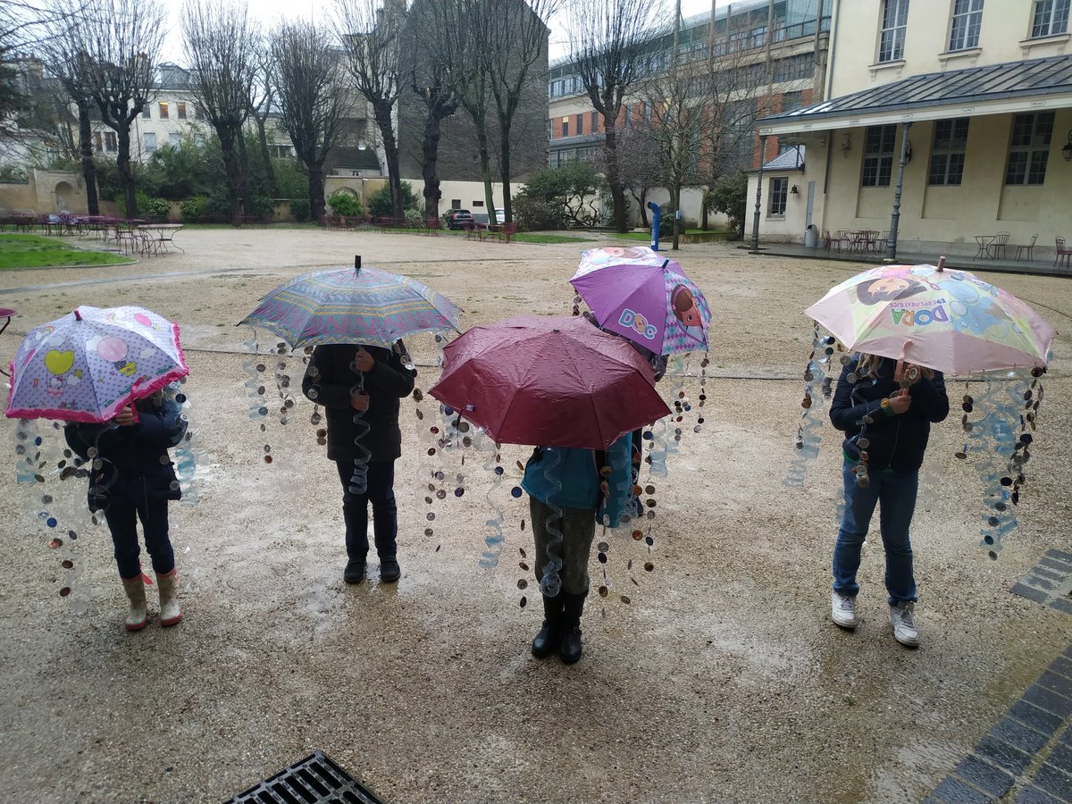 Irish_in_France's tweet photo. REMINDER: There's still time to register your children for the 2nd #StPatricksDayParis Kids Workshop at the @cc_irlandais on Sun 08/03. They'll be making cool jellyfish for our first #KidsGroup at the Paris Parade!
➡️➡️https://t.co/RKwA9rceKt #StPatricksDay #StPatrickEnVert https://t.co/61IylhREFB