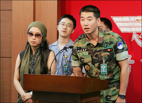 왜지? 군바린데 왤케 섹시하지