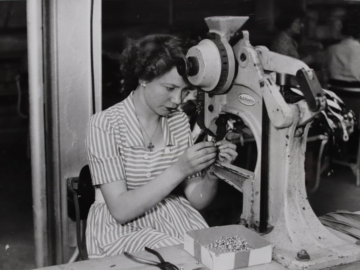 #InternationalWomensDay lands this Sunday &amp; we're celebrating the incredible females shaping TBBC into the place it is today. 🙌🇬🇧 Handcrafting belts in Britain since 1946, this is our family-run factory in the 1950s…

Shop 25% off #ladiesbelts now: bit.ly/TBBCladies