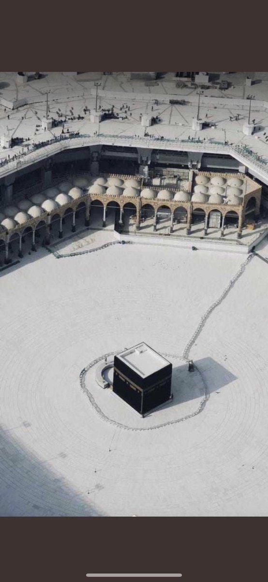 وسطك ملايكة السما والنور ناض
انفوسهم في حكم ربي راضيه
،
من السما جو لك على هيئة بياض
في ذمتي والله منتي فاضيه !!