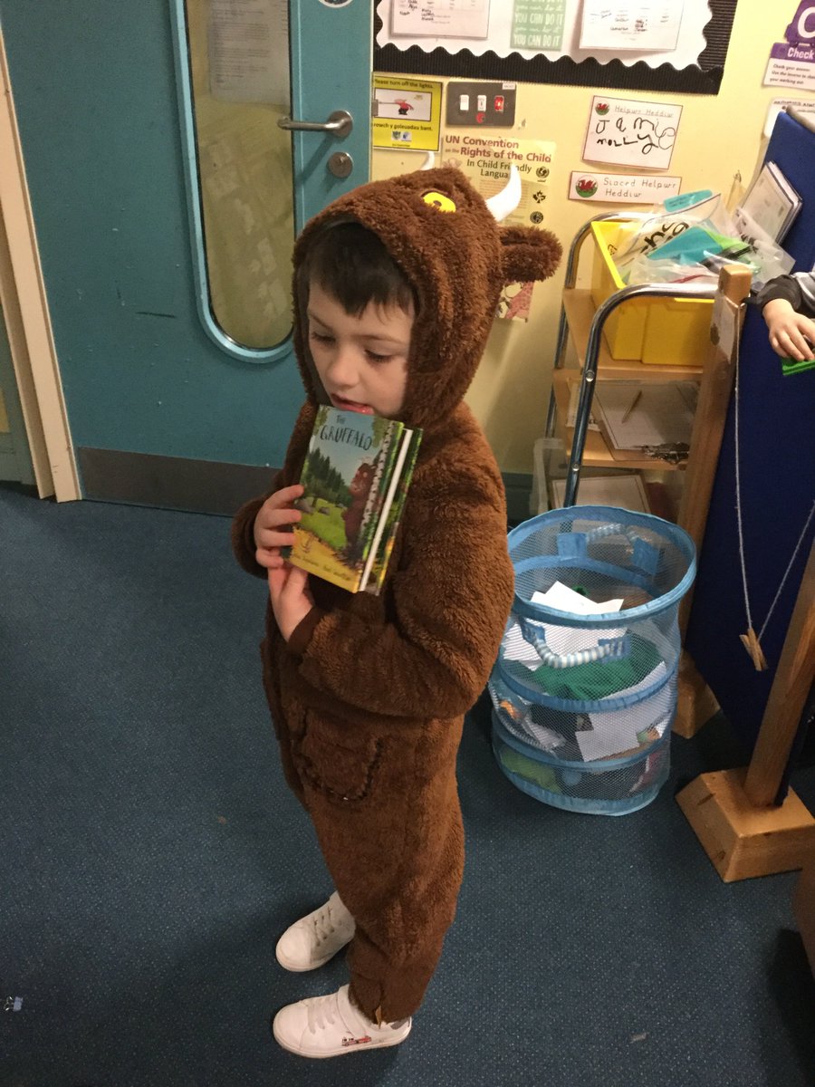 glanhowyprimary's tweet photo. 'It's terribly kind of you, but NO - We're learning with the Gruffalo' We had a special visit from the gruffalo himself yesterday. What a fantastic way to engage with our story in Literacy.
#Gruffalo #JuliaDonaldson #Literacybookoftheweek #RecY1 https://t.co/03l1F68g1l
