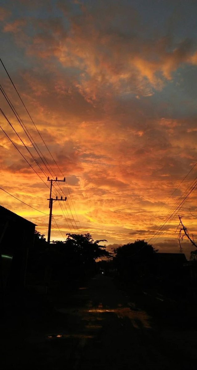 Drop foto senja yang menurut kalian oke punya😉

Aku: