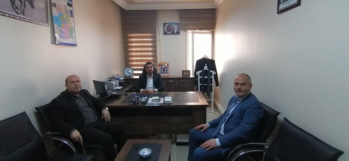 Abdurrahman_Er_'s tweet photo. Van Aile Sosyal Politikalar İl müdür Yardımcısı Hakkari'li Hemşehrimiz Sn. @MehmetSalihAtli Beyi makamında ziyarette bulunup Hasbihal olduk. Göstermiş oldukları ilgi ve alakaları için yürekten teşekkür ediyor, başarılar diliyorum. @GazilerVakfi @Dogufederasyon @vagsad65 https://t.co/p17GuJhzS7