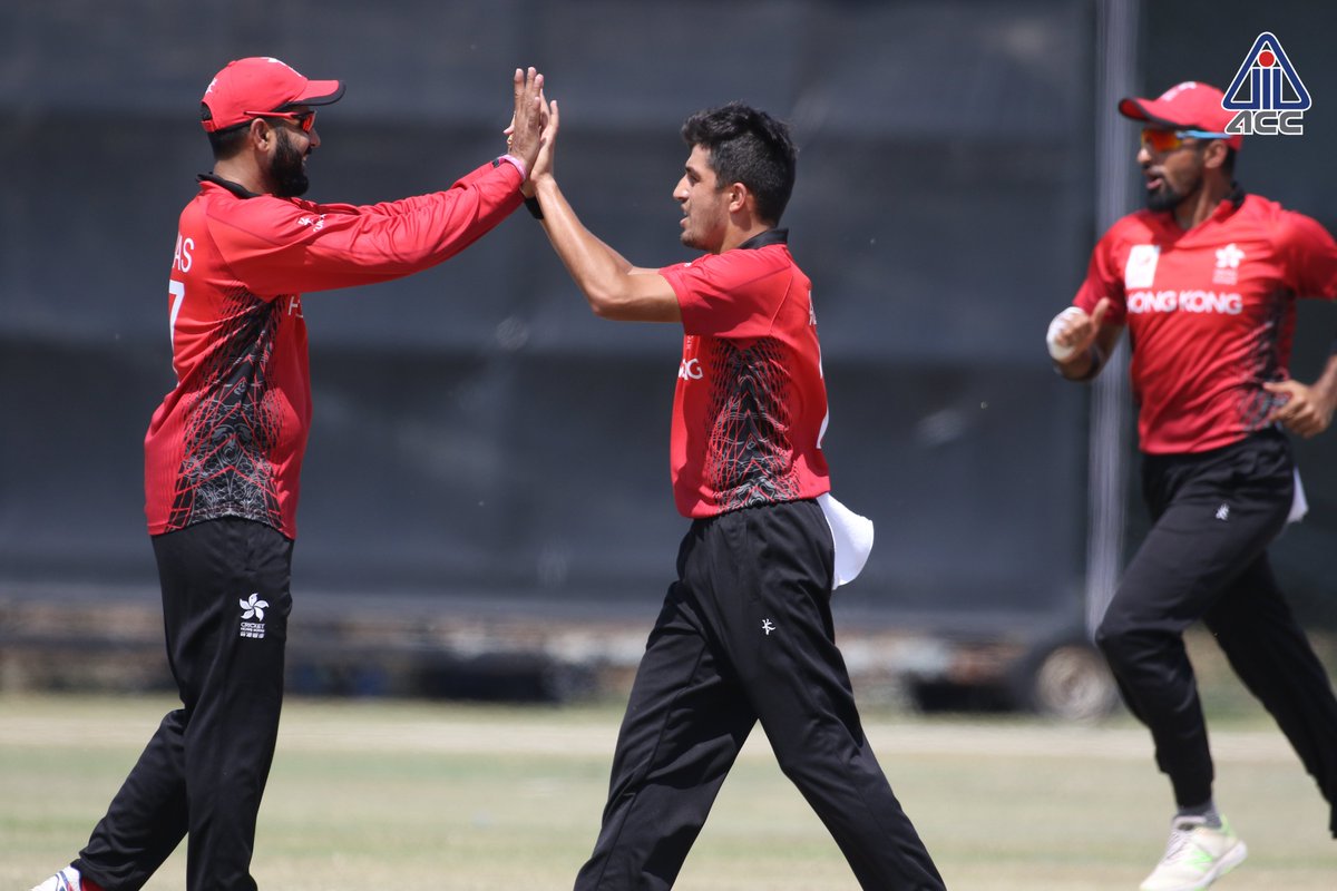 ACCMedia1's tweet photo. 8 runs comes from the final over and Malaysia post 132/6 in their 20 overs.
Virandeep Singh scores 33, while Syed Aziz contributed 30 towards the end.
Aizaz Khan scalped 2/24 for HK!
#HKvMAL #ERT20 #RoadToAsiaCup2020 https://t.co/fIfp4FWdJC