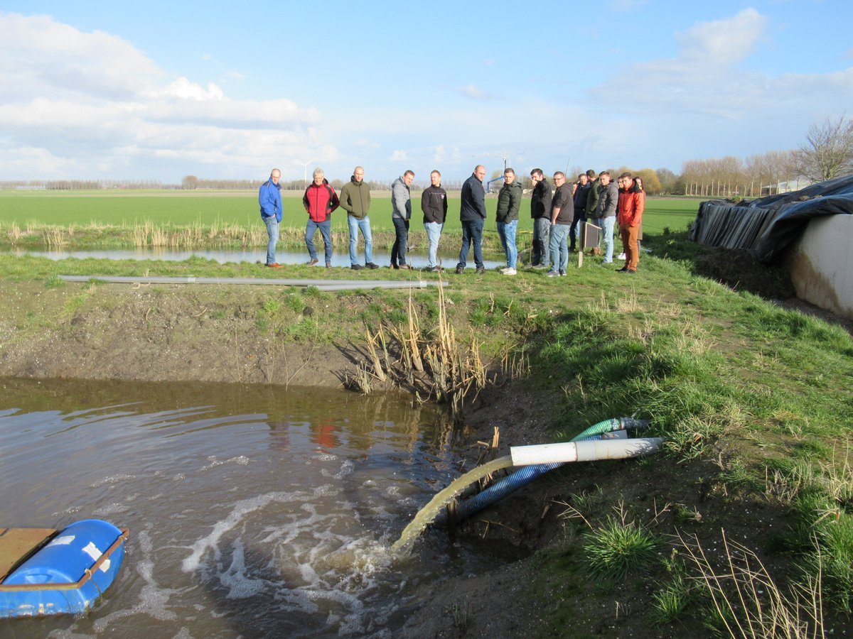 #KAVB jong! bracht deze week een bezoek aan het bedrijf Slootman-Claassen in Espel. Over samenwerking tussen de sector en het waterschap en de inzet van het bedrijf om te komen tot een nagenoeg gesloten erf. Door samen te werken bereik je meer! #bollentrots