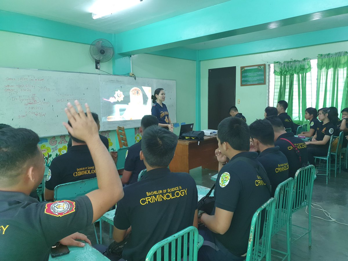 occlo58's tweet photo. March 6, 2020 10:00 AM PMAJ TANG, PCR Officer, Olongapo City CLO, conducted lecture about crime scene preservation and presented the AVP of the forensic services of Crime Laboratory to (30)  students of St Joseph College Olongapo.

#TeamPNP 
#WeServeandProtect 
#PNPKakampiMo https://t.co/J1WplqtgxR