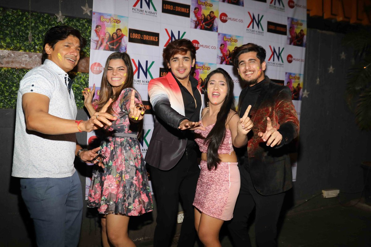 NewstainmentTV's tweet photo. @mamtamuzik @SmitaGondkar @singer_shaan @me_badash @sameeksha.sud_ @vishalPandey_21 @bhavin_333 @anuragbedi @ksr99 @zeemusiccompany #rangbarse https://t.co/9o7D2GO0Xr