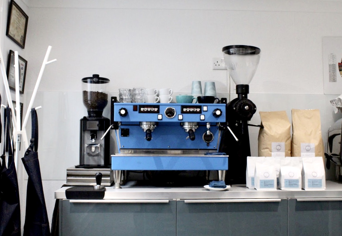 80stonecoffee's tweet photo. We love having a clean and organised set up for our training sessions at the roastery. We use an #anfimpratica for our #espresso and the #mahlkonigek43 for cuppings and different single origin espressos. #specialitycoffee #london https://t.co/gqOtpeHsRW