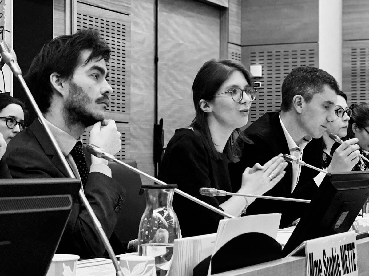 auroreberge's tweet image. Le #PJLAudiovisuel adopté en commission des affaires culturelles en quelques chiffres :
➡️ Près de 30h de débat 
➡️ 1232 amendements discutés 
➡️ 474 amendements adoptés 
➡️ dont 149 amendements des différents groupes politiques (LREM, LR, Modem, UDI, SOC, LT, LFI)