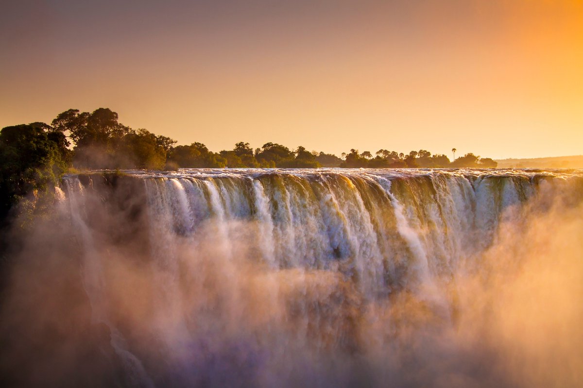 AfricaAlbida's tweet photo. Victoria Falls is one of the most beautiful places in the world to visit according to @CNTraveler - we couldn't agree more! ;) 

https://t.co/jjub7wc24t https://t.co/fiRfy6Ztws