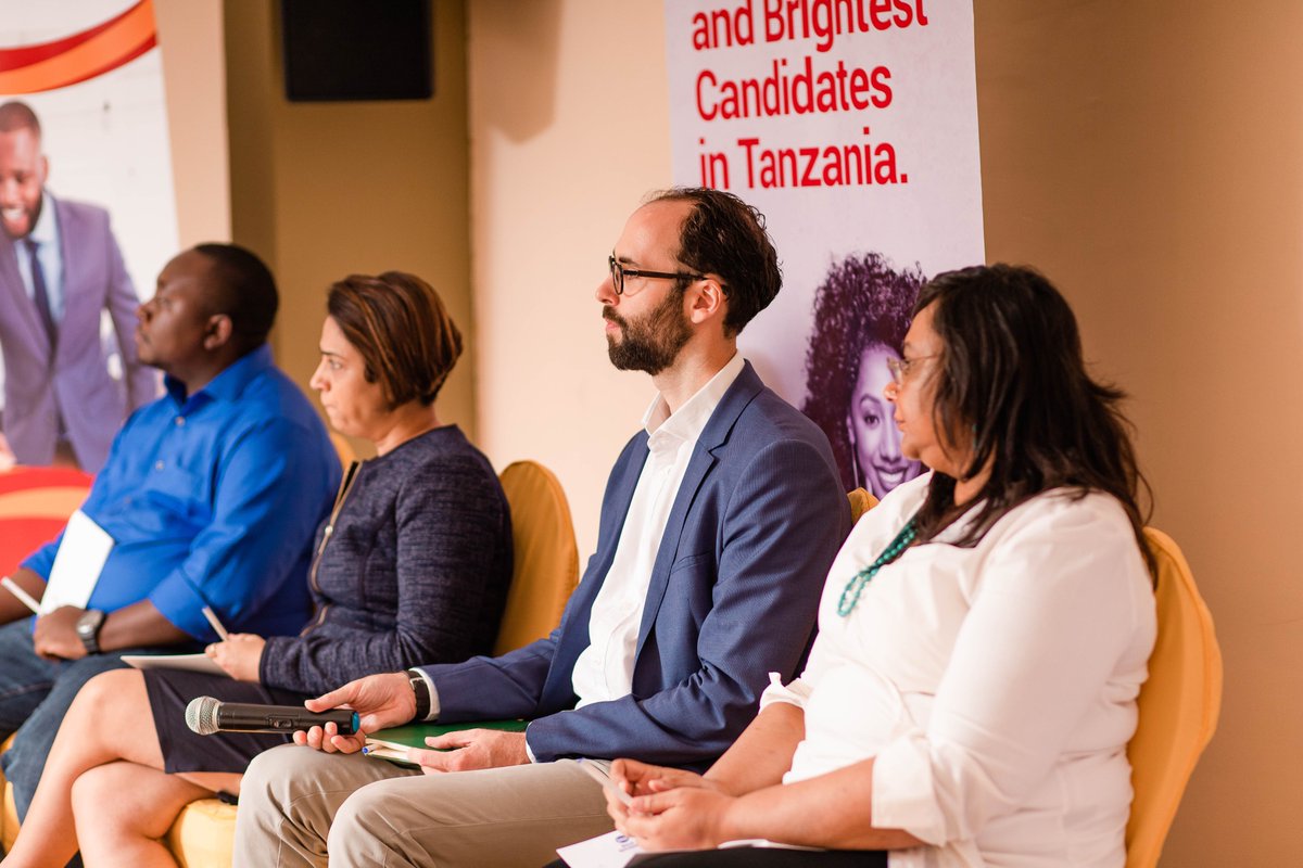 BrighterMonTZ's tweet photo. Then came the Panel Discussion ๐ฌ
The presenters had a chance to discuss and answer questions from the guests about the ROAM, Emotion Intelligence in #Leadership, Assessment Feature, and #BrighterMonday
#HRBreakfast #BrighterMondayTanzania #emotionalintelligence https://t.co/RxpQuhnHhQ