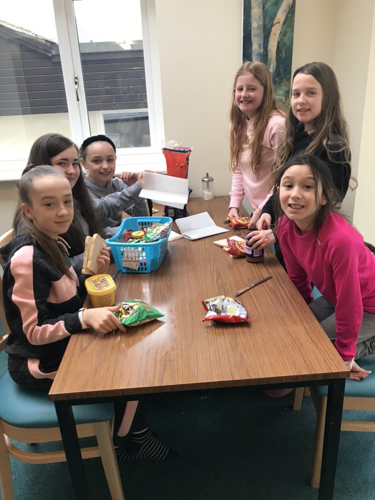 MinBick's tweet photo. Final making of packed lunches :) https://t.co/mXKHBxLWbj