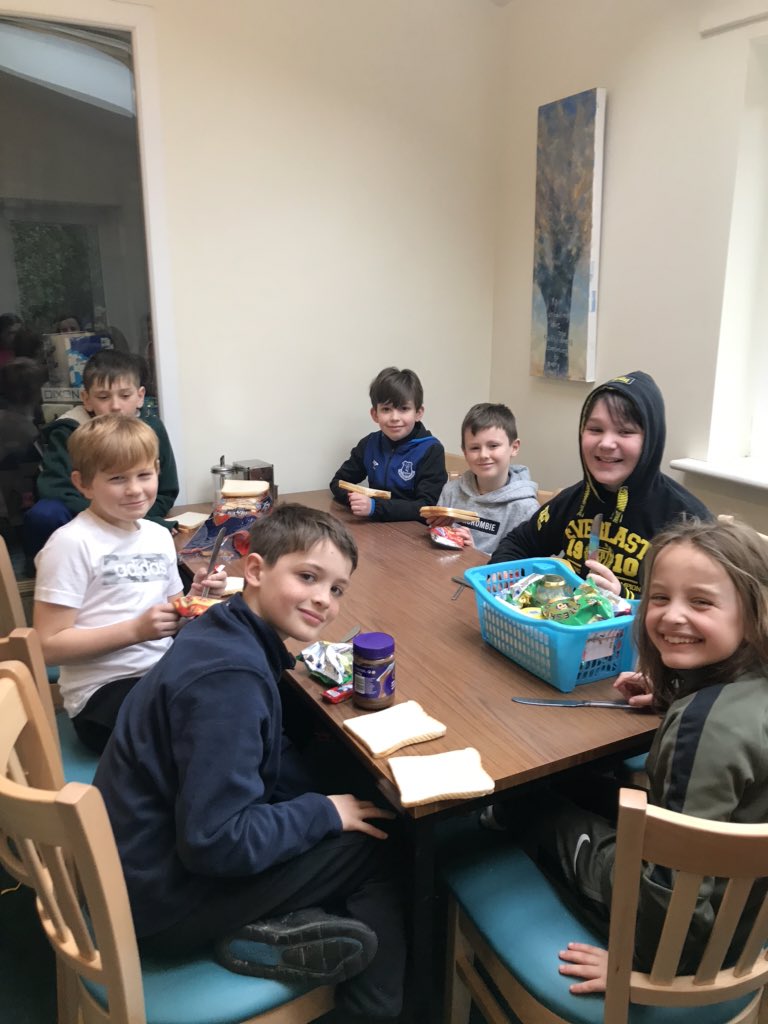 MinBick's tweet photo. Final making of packed lunches :) https://t.co/mXKHBxLWbj
