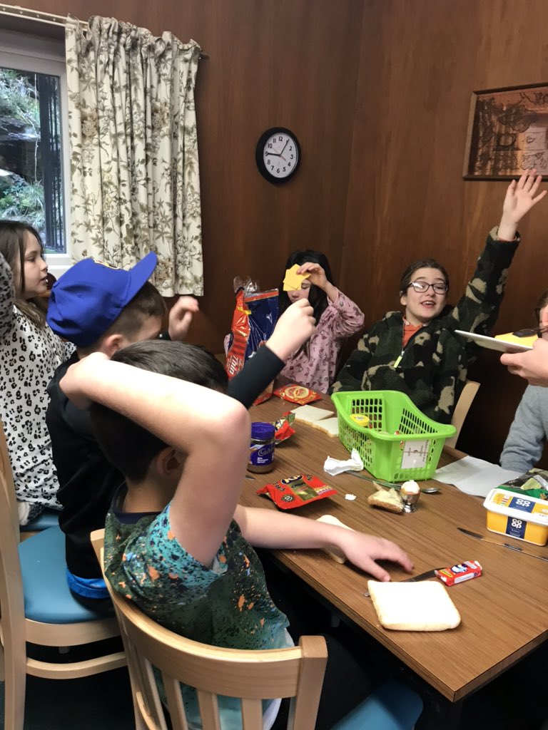 MinBick's tweet photo. Final making of packed lunches :) https://t.co/mXKHBxLWbj