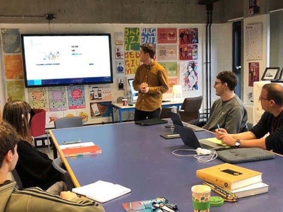 fivegalloncan's tweet photo. Great talk yesterday about #ux / #uidesign to degree students on Graphic Media &amp; Communication from @UCSomerset about the @UKHO UX Practice https://t.co/RtpDSwM5Rc