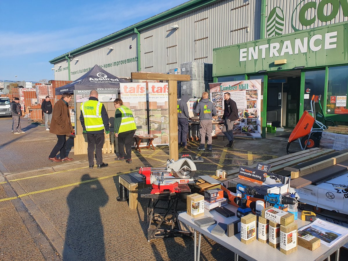 The shadowy figure of Dave doing a spot of photography at Covers trade day!
@coverstimber 

#Outdoor #Garden #Wood #Plastic #Composite #Decking #Ideas #SmartBoard #SmartFRAME #CoversTimber #CoversTradeDay #Gosport