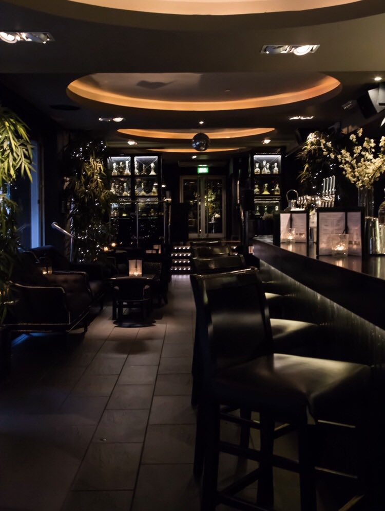 Treat mum this Mother’s Day with 50% off selected wines when you dine with us between 6pm and 10pm - available every Thursday! 🍷 #winedown