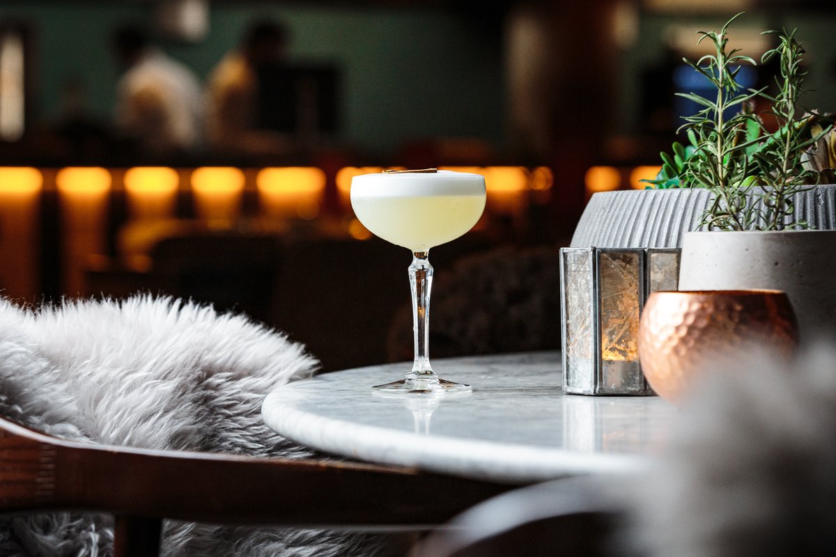 Escape from the everyday at the <a href="/refinery_mcr/">The Refinery Bar</a>, starring sparkling cocktails and chic dining.

Reservations: bit.ly/2wyAlsa
