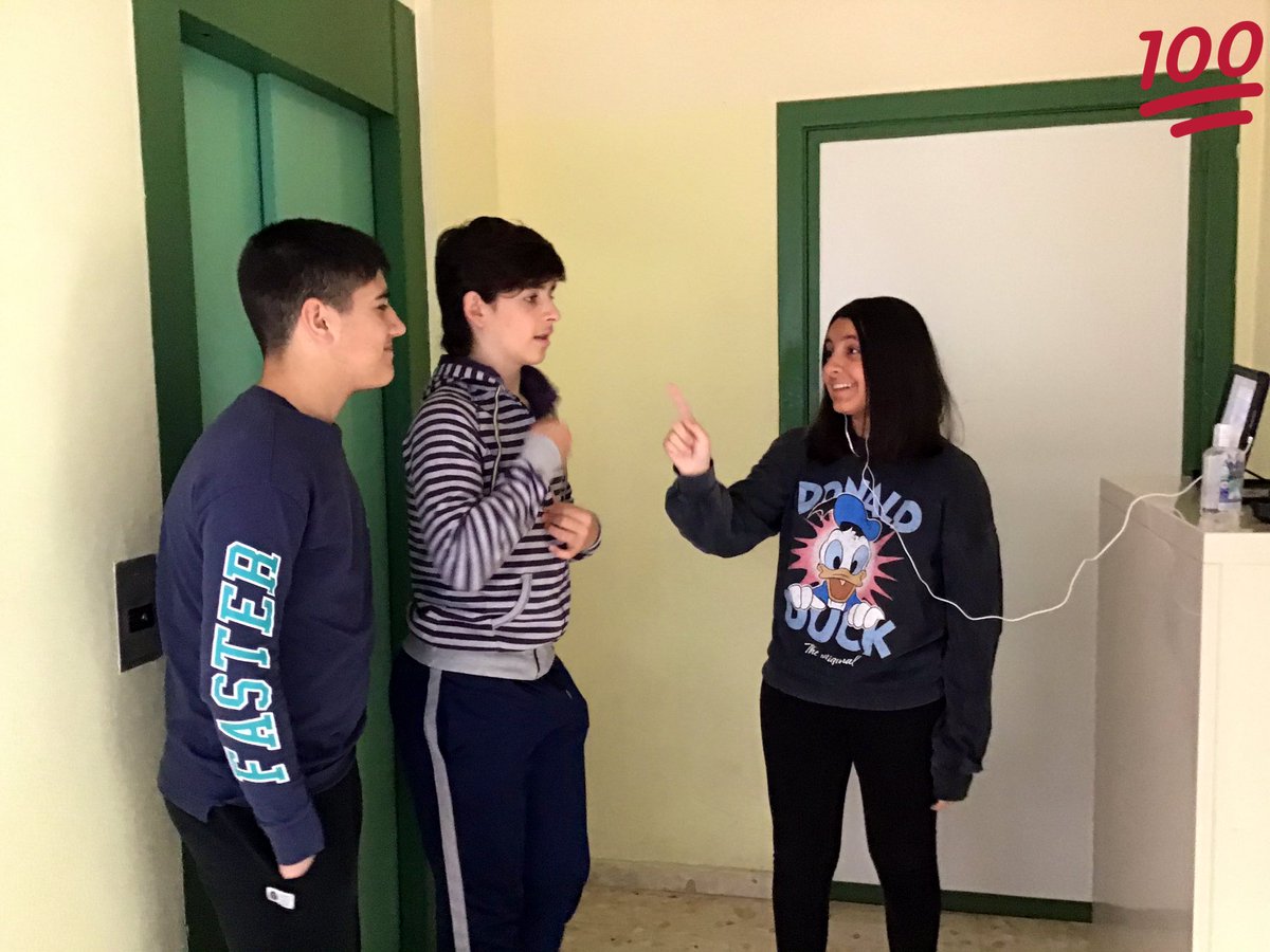 Perdidos_4's tweet photo. En esta foto estamos grabando un vídeo sobre todo lo hecho a lo largo de las semanas que ha durado este proyecto. Cuando este editado mandaremos un fragmento. ¡Esperemos que os guste!
#5EI #SemanaSeis5EI #matematicas @AndreaProfMates https://t.co/f3m548ji49