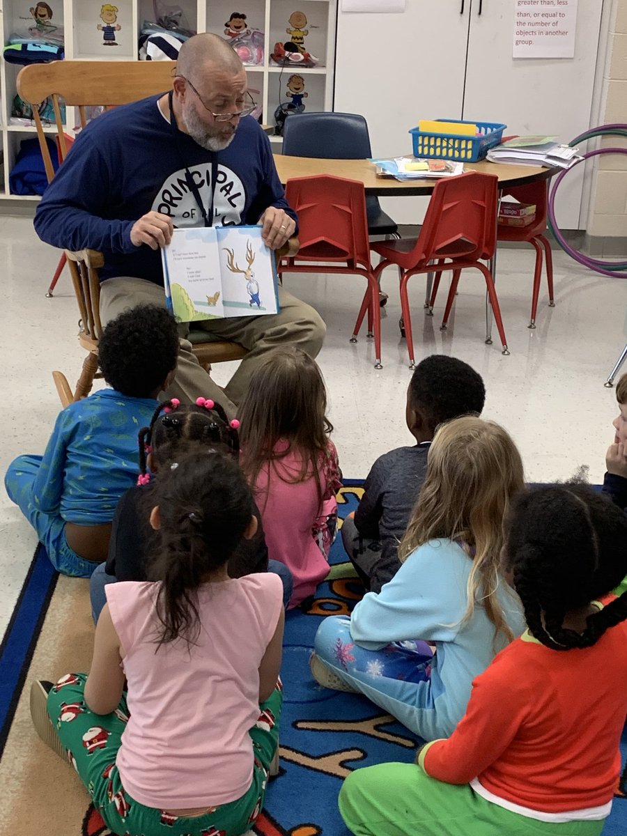 South_CCS's tweet photo. Reading to the students is a favorite activity for Read Across America Week! https://t.co/jIvwptQZbO