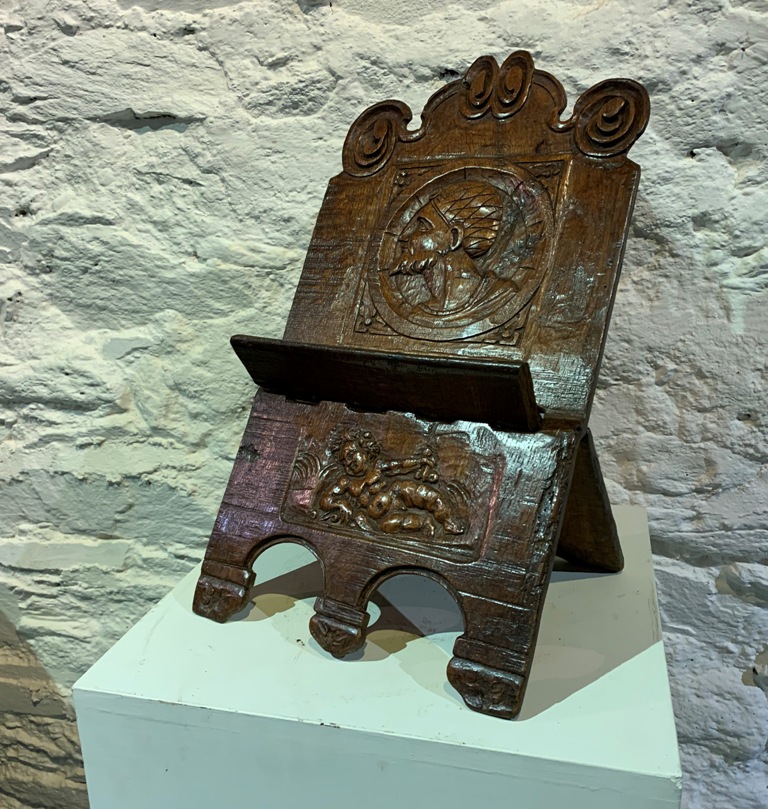 jackie_simonini's tweet photo. A Rare 16th Century English Oak #Lectern. Circa 1520. Know more-https://t.co/vgq7YjBcY6
Call us at ☎️- 01931 713506     📱-  07917 571350    
#oakLectern #antiquecarving #carvedoak #interiordecor #design  #oakcarving https://t.co/ZTNZ2VarAi