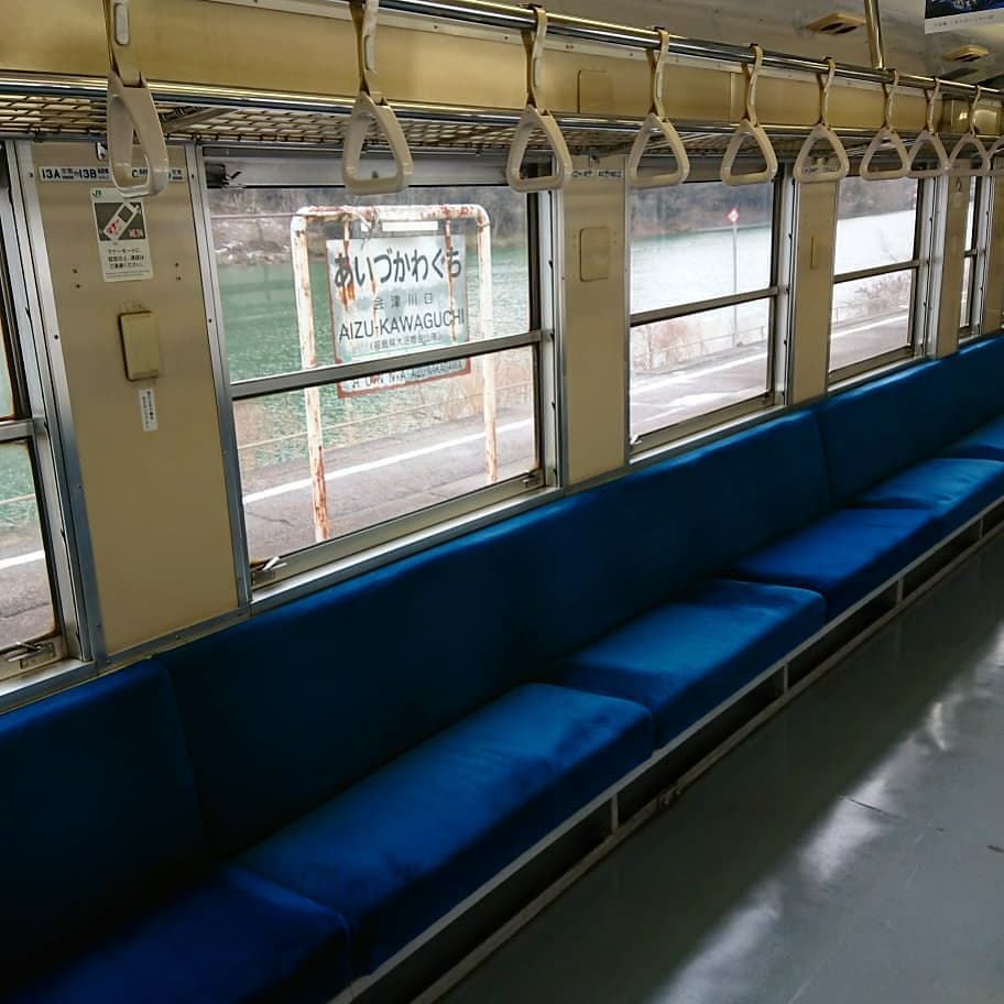 KPP_JL061's tweet photo. 【只見線】会津川口駅
#只見線 #会津川口駅 15:31発 #430d に乗車。👈 意外に多少混雑している‼️
>> #スーパーロングシート 2両編成だと、どうする。👈 choice☺️
>> 小出側の気動車は、キハ40 が継続使用。
#ありがとうキハ40
#kpp
#キハ40
#キハ402026
#ダイヤ改正
#只見線キハ40ラストラン https://t.co/SWJuQfuZQp
