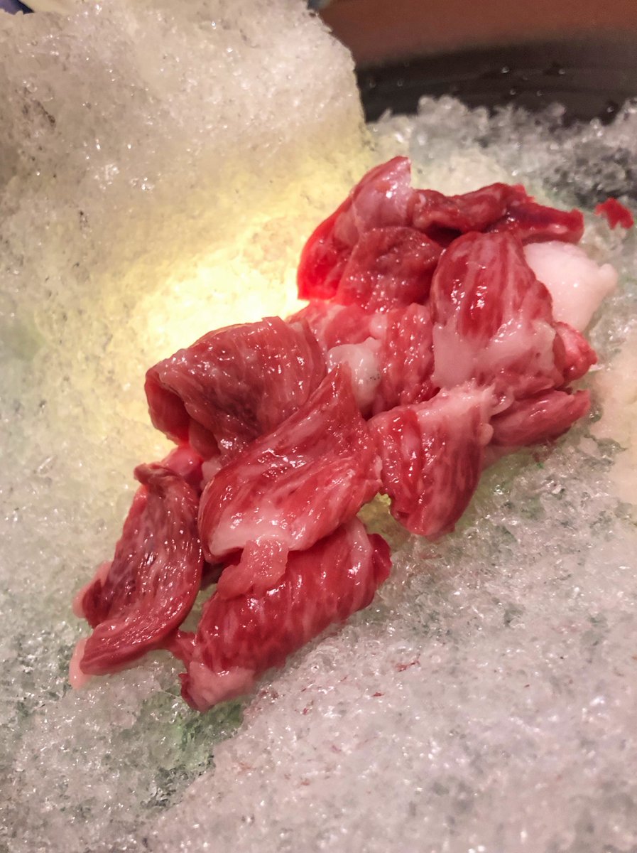 pasatune's tweet photo. 年収億越えの社長さんと会食
マグロの希少部位が最高🥰

お寿司以上にかなりおいしい話
聞かせてもらった🤩

まじでこれなら誰でも
月2〜30万円はかたいww

一緒に仕事してる人には共有するし
このアカウントみてる人で
すぐに決断して行動できる人には
こっそり教えますよ👍 https://t.co/B9Z2DXklWb