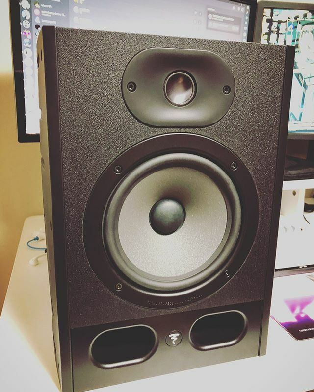 itsjonasw's tweet photo. Focal Alpha 65 by @focalofficial
.
Haven’t had an upgrade in hardware like this in a while. Might post mini review. .
#homestudio #inthestudio #studiomonitors #speakers #focalalpha65 #focalalpha #audio #mixing #mixingmastering #engineer #audioengineer https://t.co/ZfxN6c6I3s