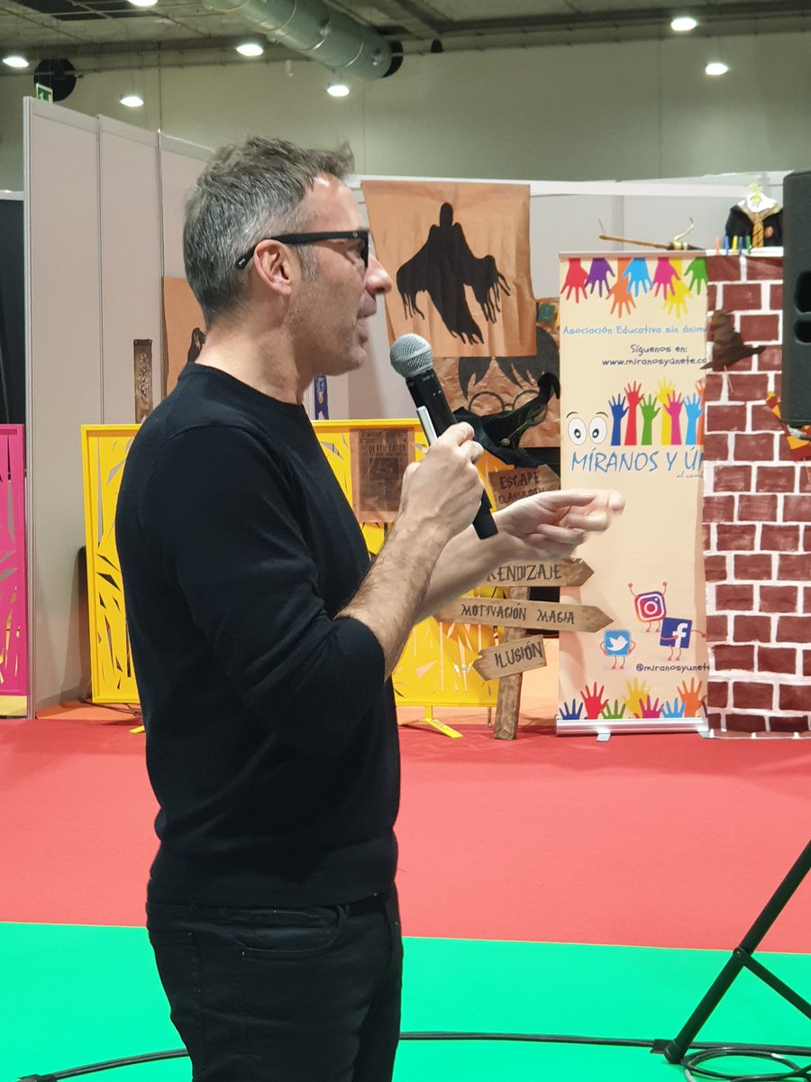 miranosyunete's tweet photo. Comienzan las experiencias que os trae @miranosyunete hoy en @ifemaferiademadrid al #CongresoRed2020 #MYURED2020 #Interdidac2020
Una experiencia de #EducacionDeBarrio con @xavierverdaguer en #eduplaza https://t.co/NRsczfGMeZ