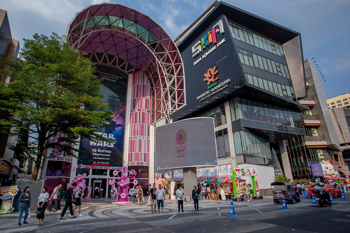 Amariwatergate's tweet photo. #DiscoverAmari Located just 1 station away, Siam houses multiple shopping complexes ranging from luxury malls to the street boutiques you see in these pictures. Popular among both shopping travellers and the local youth. https://t.co/4eBSIYpbSE