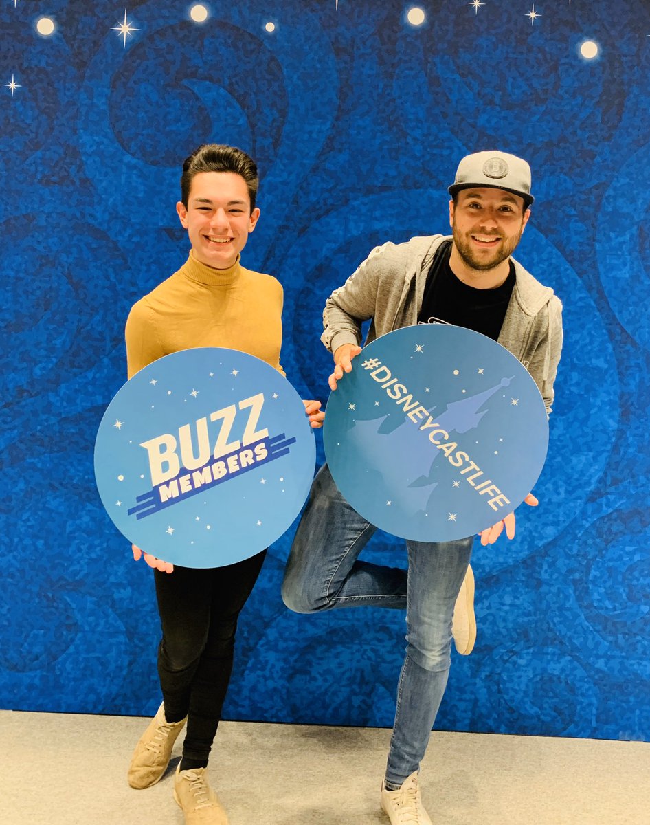 Raphaelpichenot's tweet photo. #buzzmember at #DisneylandParis ! 😍😍 https://t.co/ICV5SZoUBf