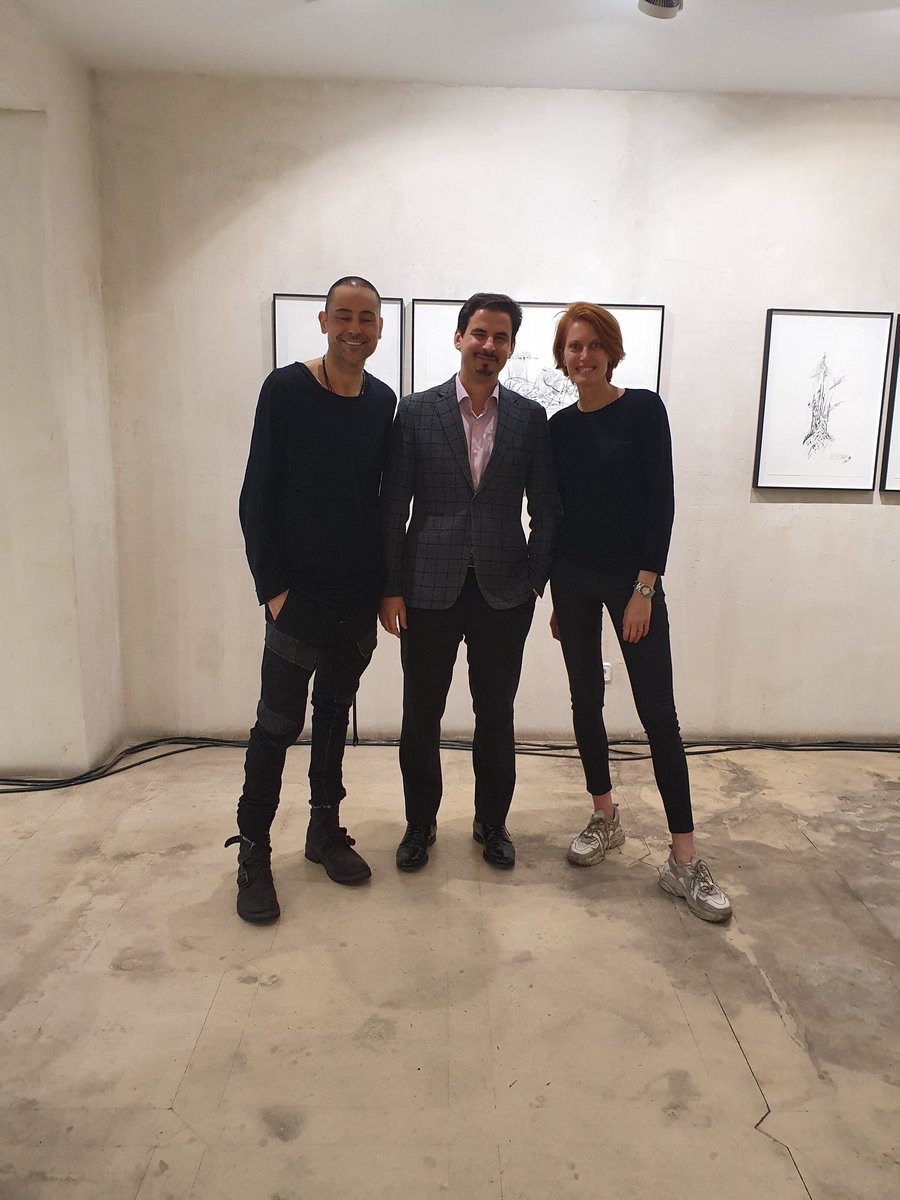 RoccoLozano's tweet photo. Elena Urucatu (exalumna @SURescuela) y Carlos Mate son los autores de la magnífica exposición "The Blink of an Alien" en la Galería Modus Operandi. Un proyecto artístico de crítica ecológica en la época del antropoceno. Muy recomendable. https://t.co/PLjRno8yR5