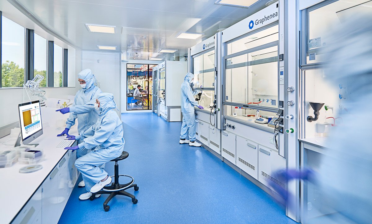 FibreSystemsMag's tweet photo. 'Graphene has this unique set of properties that do not require any alteration or manipulation for high performance electro-optic devices' https://t.co/YAHf4aHUiA @andyextance @RWTH_Academy #AMOGmbH @NokiaBellLabs @graphenea @ericsson ...via @FibreSystemsMag https://t.co/ABq6bQyJZc
