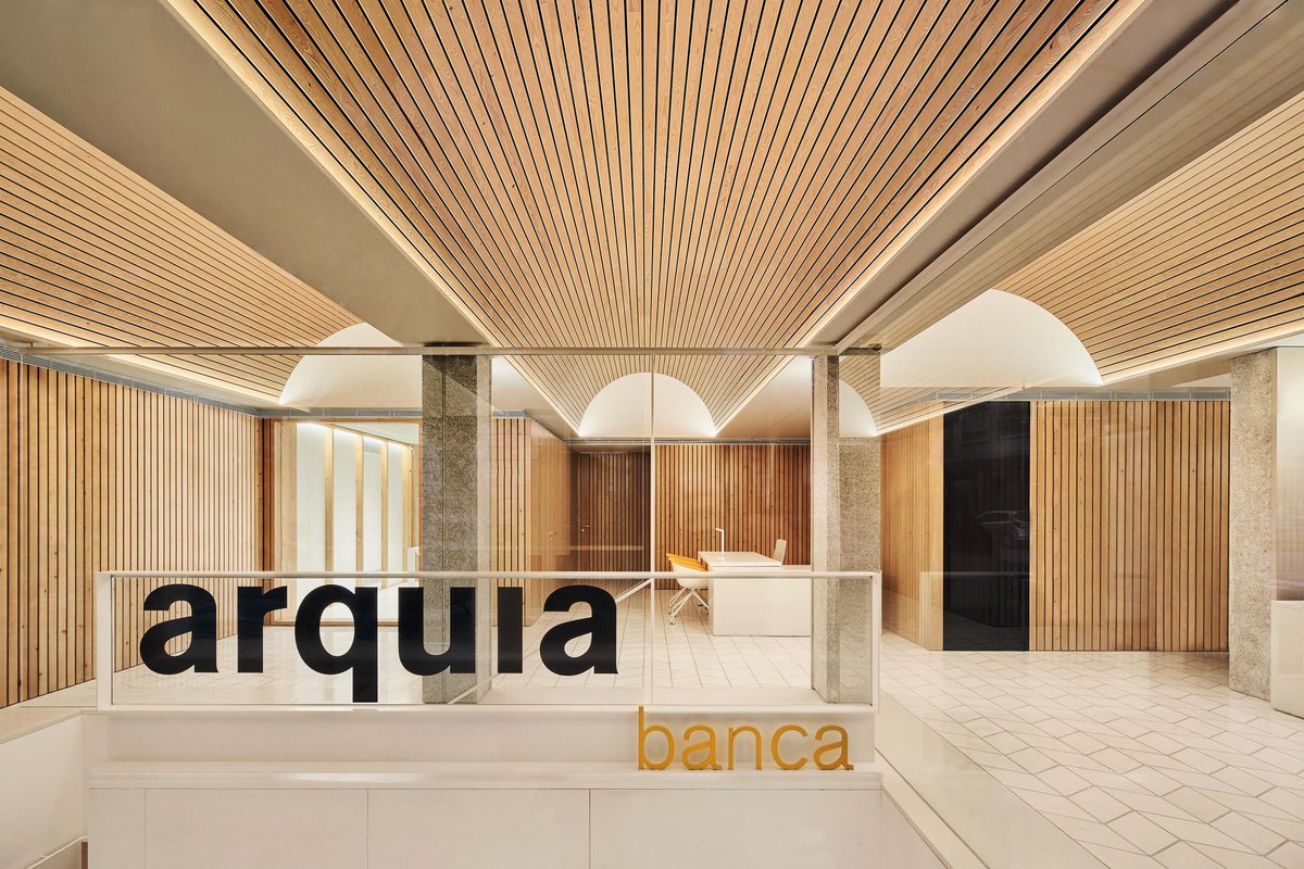 arperofficial's tweet photo. An extension of the public space, open, accessible and with a direct interior-exterior relationship: here’s the renovation project for Arquia Banca in Palma de Mallorca. Interiors are furnished with Duna 02 collection.
More at: https://t.co/UZSveNs4uA
#ArperProject https://t.co/cX9yseAg25