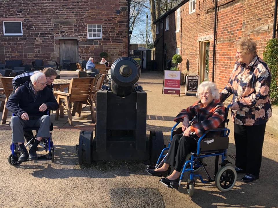What a gorgeous day we had yesterday in Astley Park.
It made the day even more special that Alan decided to join us.
Great conversations and fabulous company, thank you to all for making the day so special. #daytrip