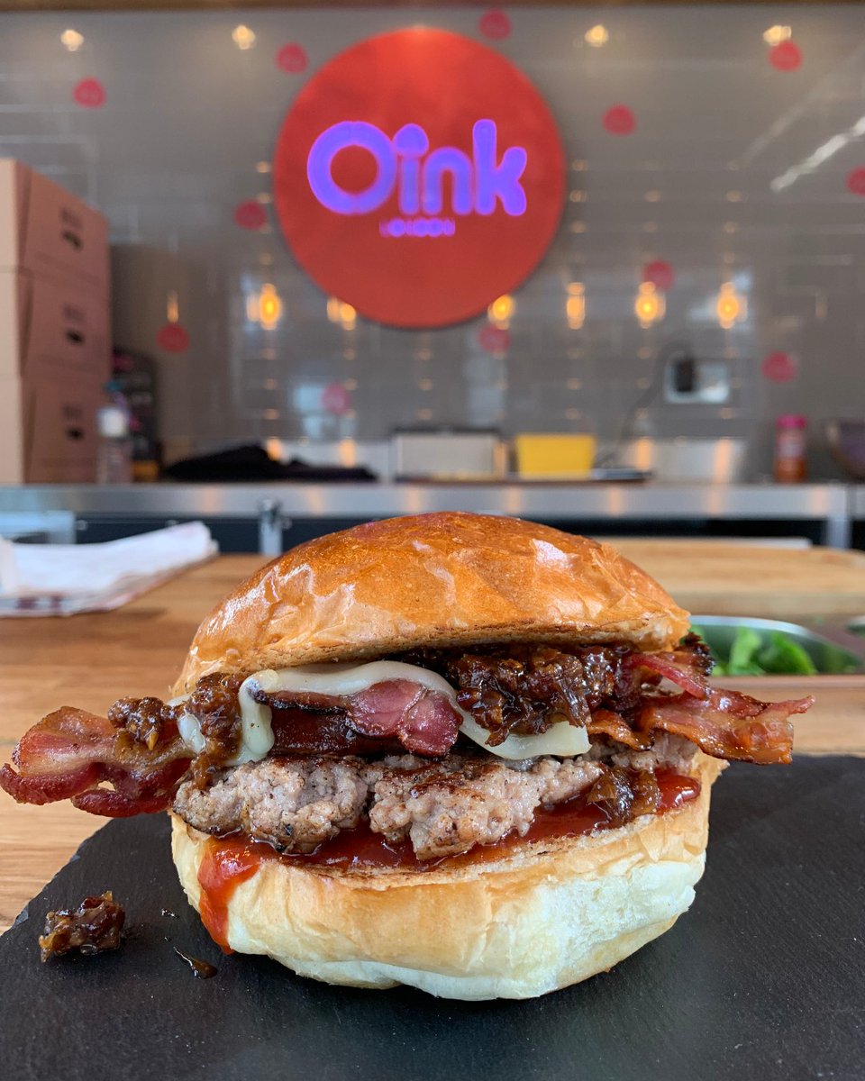 The can't-text-anyone-back-until-you-finish kinda Burger from 📸<a href="/OinkLondon/">Oink London</a> 😍👌 If you're a #Streetfood vendor too, feel free to sign up on our website or mobile app! ❤️
.⁣
.
.⁣
#foodieapp #foodapp #foodvendors #streetfoodvendors #foodtech
