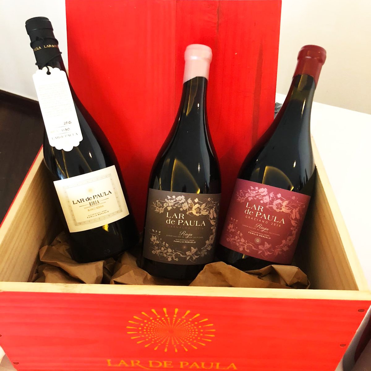 ¿Ya has pensado qué vinos vas a probar este fin de semana? Te proponemos tres espectaculares... Un blanco reserva y dos monovarietales, un Graciano y un Garnacha. Tres joyas que os van a encantar. ¡Feliz finde paulistas! #LardePaula #vino #paulistas #conlardepaulasabemejor