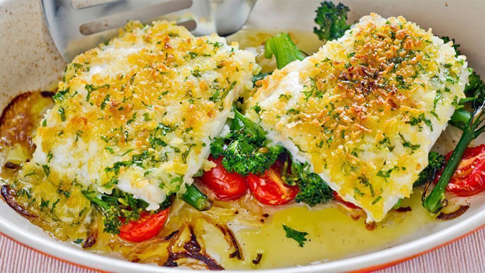 Baking haddock is a great way to cook this tasty fish. The crispy topping of breadcrumbs with garlic adds a delicious crunch. buff.ly/2w8OXeG