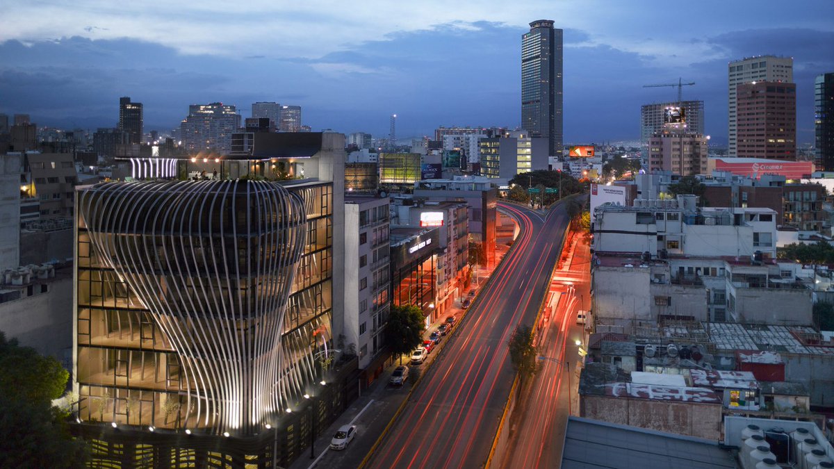 SiegerSystems's tweet image. California based @belzbergarch designed this stunning office building, complete with #aluminiumstrips wrapped around the exterior. 

#officeexterior #aluminiumarchitecture