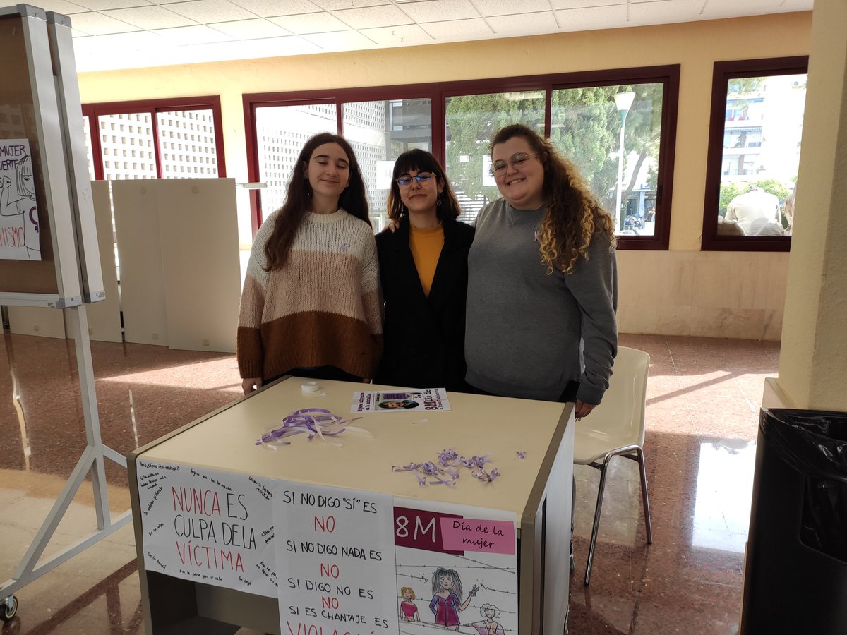 AUGDGSev's tweet photo. Hoy @delegaETSII se ha vestido de morado en conmemoración del #8M y nosotros no podemos estar más felices de esta, nuestra delegación

La @etsii vestida así nos hace pensar en nuestro evento del día 10 de Marzo

https://t.co/hhcTakmM7V https://t.co/x76boKfXfK