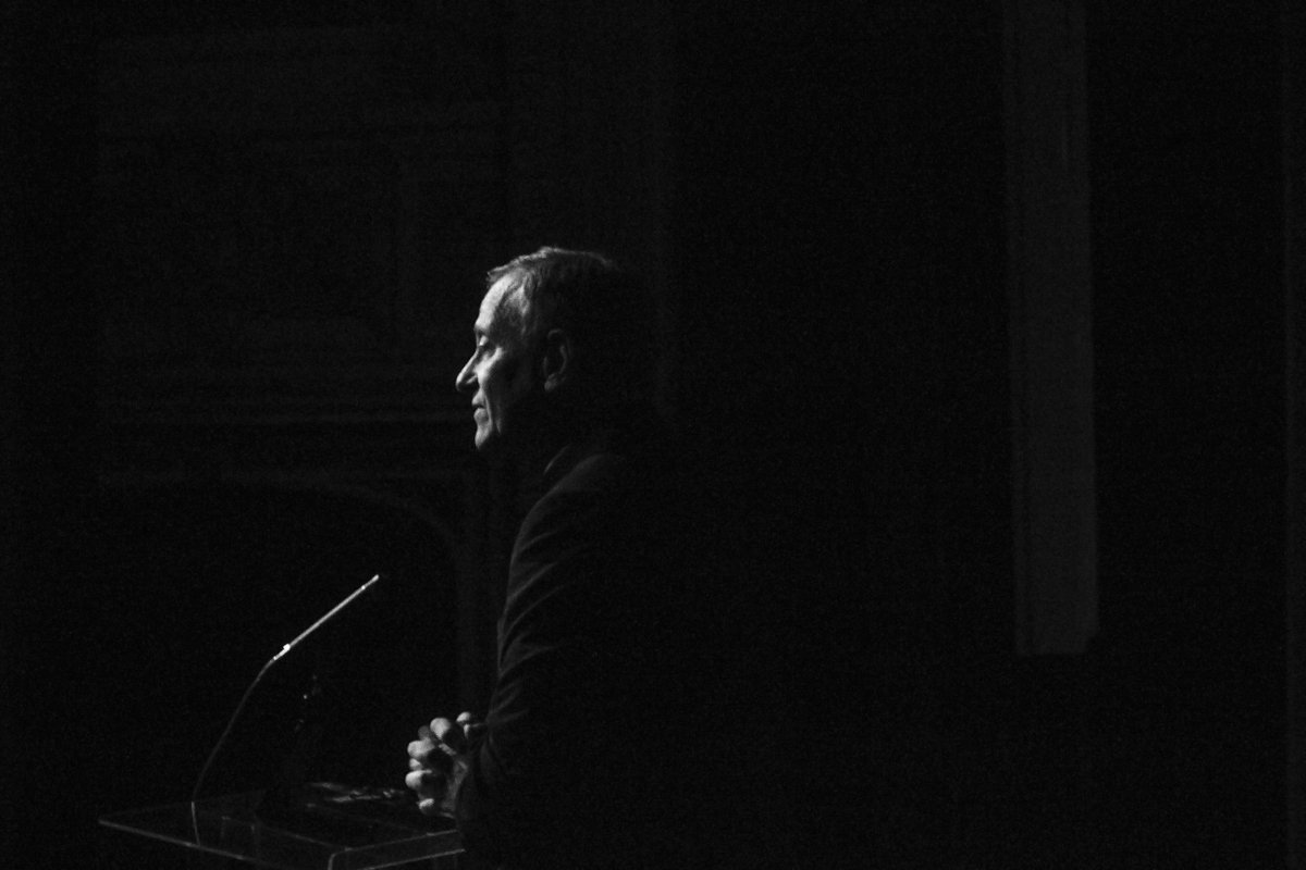 "...Huster joue la ruse mais aussi la sincérité, l’orgueil démesuré mais aussi la fragilité d’un homme profondément seul en vérité..." Merci <a href="/HeleneKuttner/">Hélène Kuttner</a> / <a href="/ArtisticRezo/">Artistic Rezo</a> 
👉 Pour réserver vos places : bit.ly/2S0jU02
👉 Pour lire l'article : bit.ly/38TK3DP