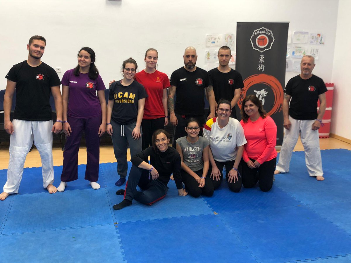 Taller de Defensa Personal, realizado por el Club Koryo en el Polideportivo Municipal, Gracias a todas las que colaborasteis en este taller💜#deporteslosalcazares #vivelo