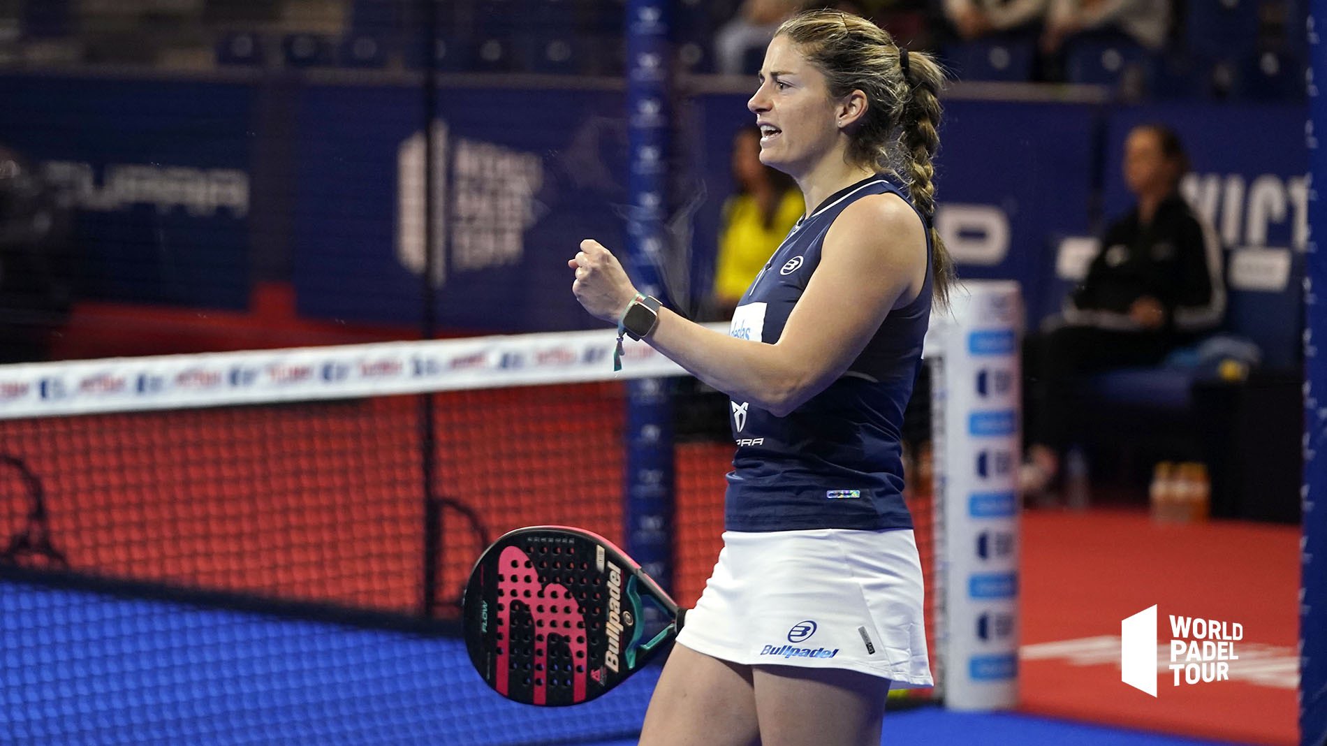 Alejandra Salazar feiert einen Punkt. | Foto: World Padel Tour