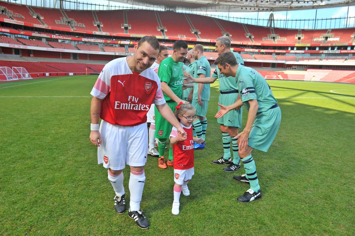 FootballAid's tweet photo. π’ Play for Arsenal at the Emirates!
β‘οΈ 3 x extra #AFC Home team positions available again!
π΄βͺοΈ Pull on your kit & #LiveTheDream at the Emirates.
βοΈ Bid to Play from Β£350 Here π https://t.co/HchgOPR6pH
β€οΈ #FootballAid20 raising #charity funds for @AFC_Foundation https://t.co/4IspQvz1U8