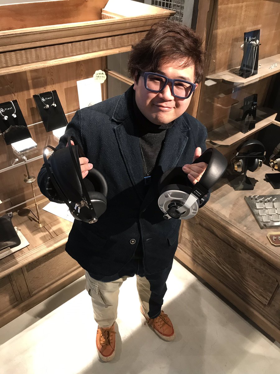 reb_audio's tweet photo. きむ兄です📸
本日は金曜日ですね…( ´θ`)ノ
土日のお休み前、お仕事終わりにはぜひ #final_STORE へお越しください✨
本日はヘッドホン、#D8000 と99シリーズの試聴が人気です!
1週間の疲れを音楽で癒しませんか?
スタッフ一同お待ちしております!
#final_STORE #99Classics #99NEO https://t.co/IOoF8NKp27