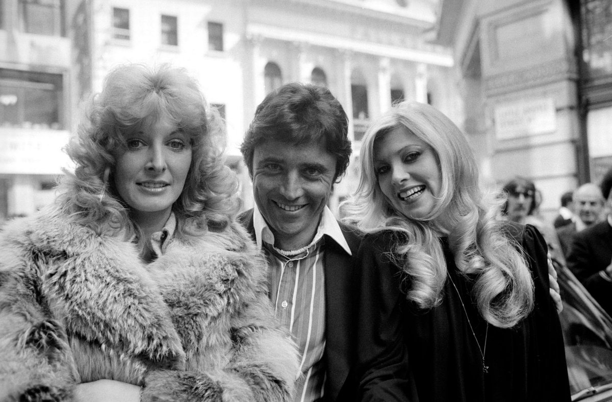 Rob Baker Marti Caine Sacha Distel And Lynsey De Paul In London For Their Appearence Together At The London Palladium April 1976 T Co Jipit0r3w7